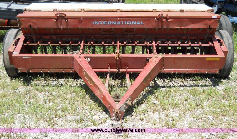 image for item 5011 International 510 drill