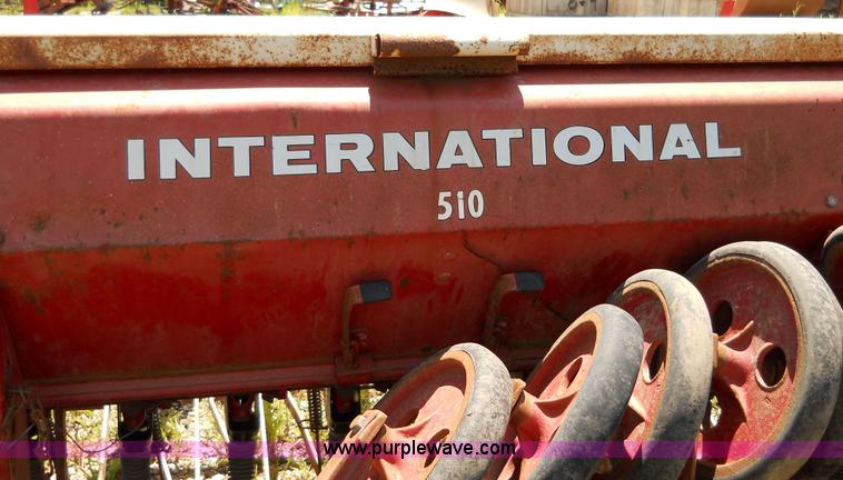 image for item 5011 International 510 drill