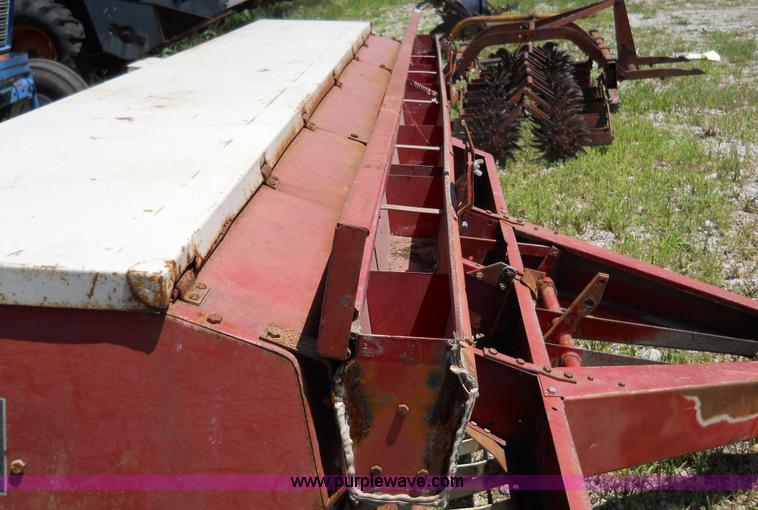 image for item 5011 International 510 drill