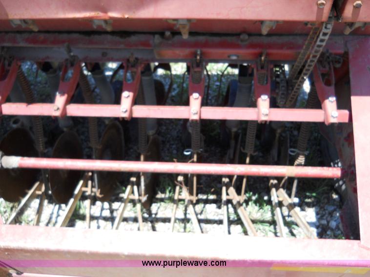 image for item 5011 International 510 drill