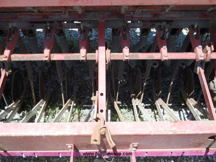 image for item 5011 International 510 drill