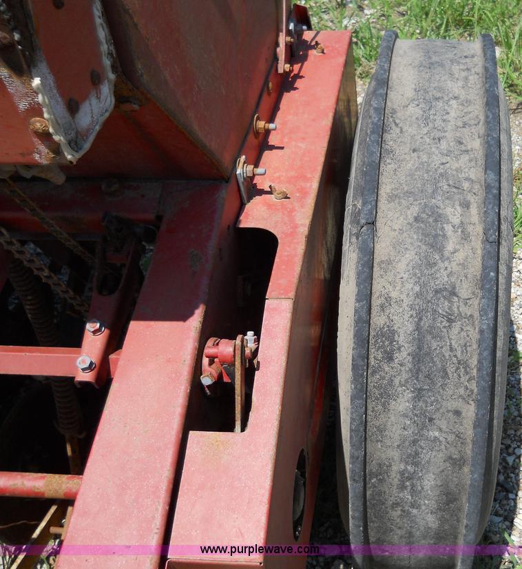 image for item 5011 International 510 drill