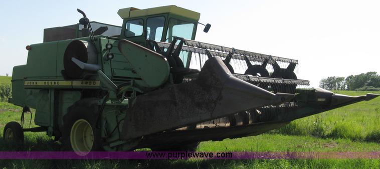 image for item 5042 John Deere 4400 combine with header