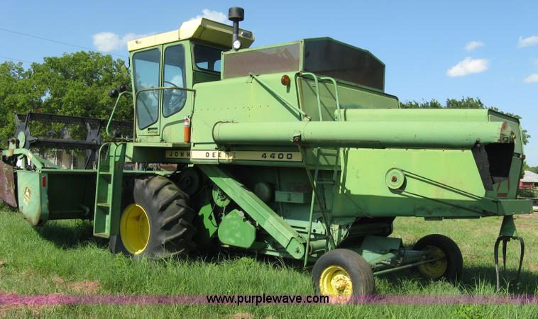 image for item 5042 John Deere 4400 combine with header