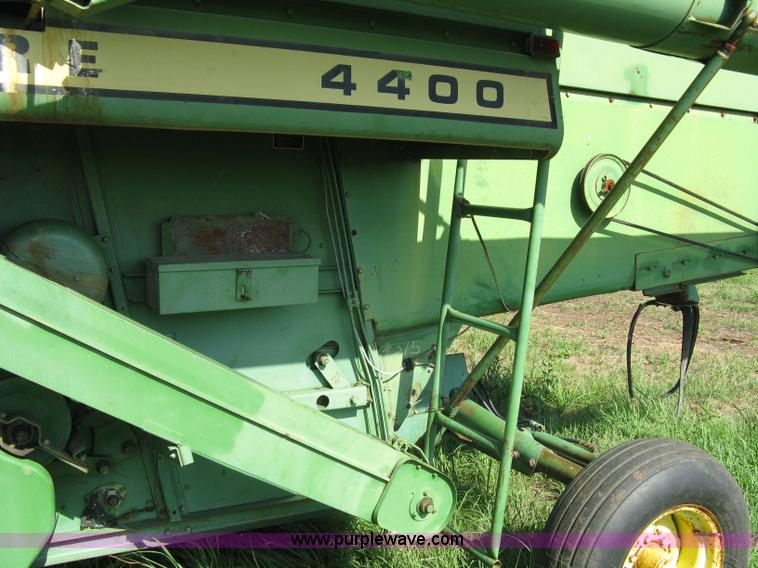 image for item 5042 John Deere 4400 combine with header