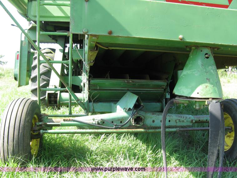 image for item 5042 John Deere 4400 combine with header