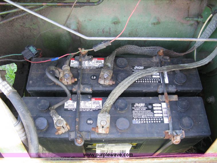 image for item 5042 John Deere 4400 combine with header