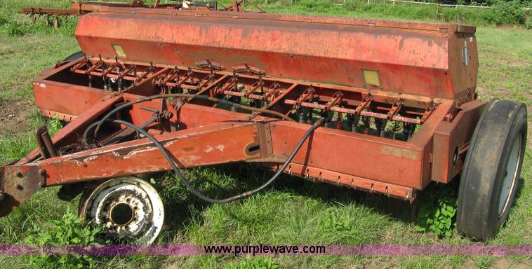 image for item 5044 International 510 drill