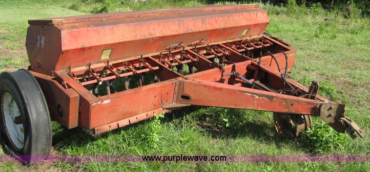 image for item 5044 International 510 drill