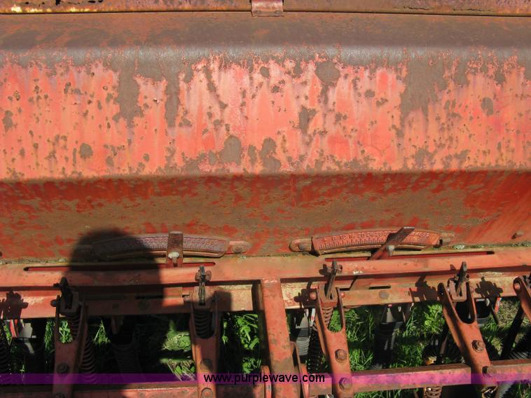 image for item 5044 International 510 drill