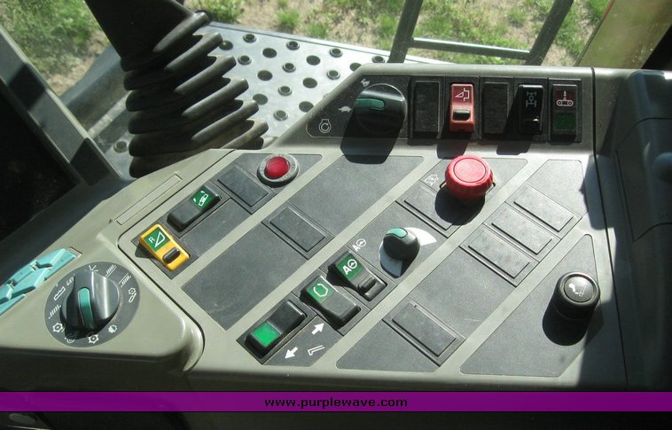 image for item 6135 2000 Caterpillar Lexion 485 combine