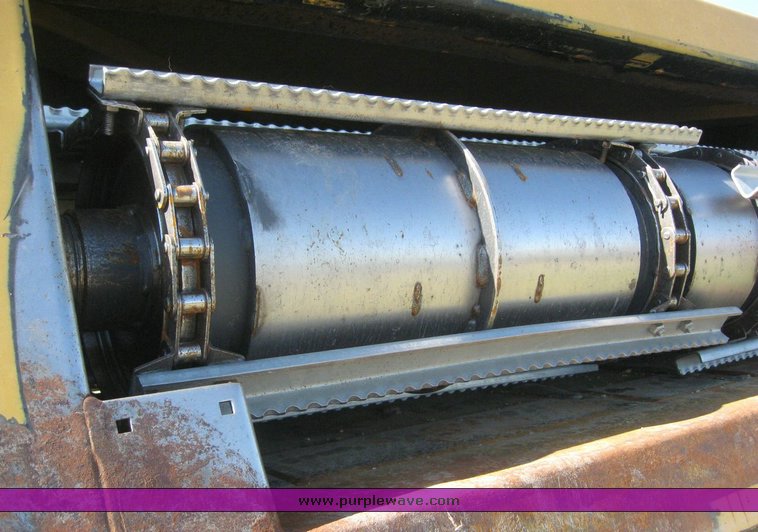 image for item 6135 2000 Caterpillar Lexion 485 combine