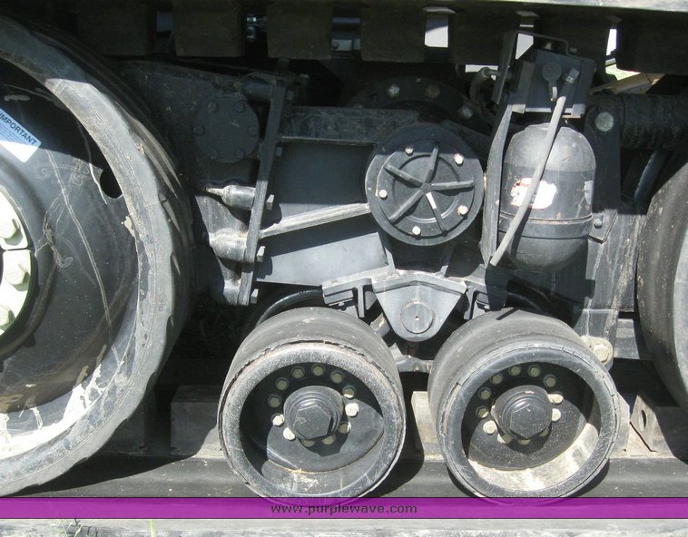 image for item 6135 2000 Caterpillar Lexion 485 combine