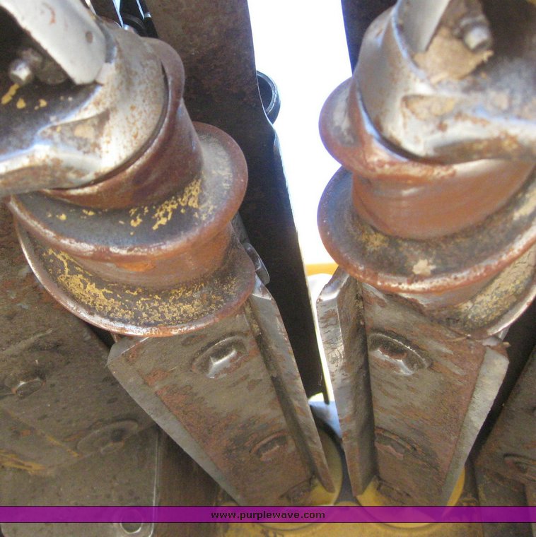 image for item 6137 Caterpillar Lexion 1230 12 row corn head