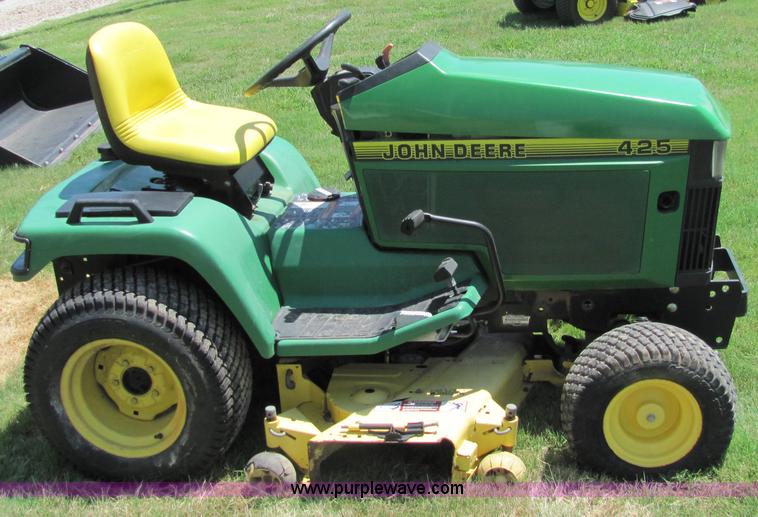 image for item 6794 1997 John Deere 425 riding lawn mower
