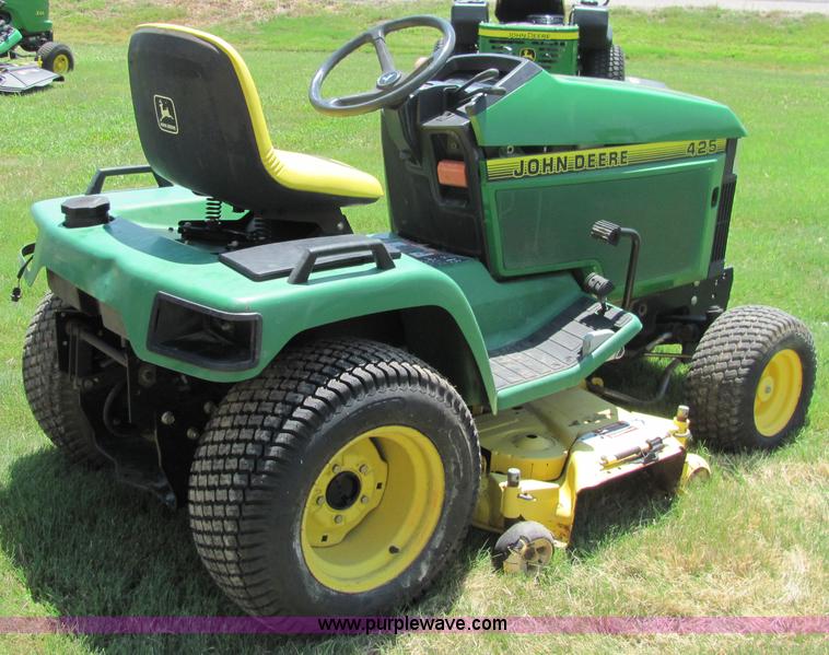 image for item 6794 1997 John Deere 425 riding lawn mower