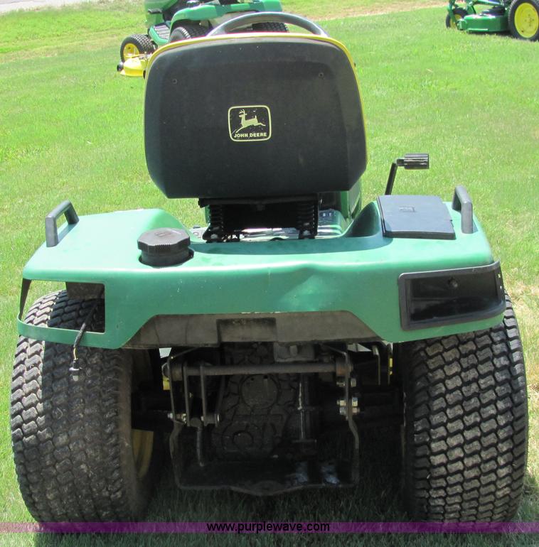 image for item 6794 1997 John Deere 425 riding lawn mower