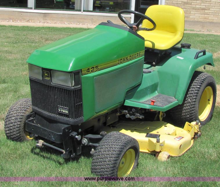 image for item 6794 1997 John Deere 425 riding lawn mower