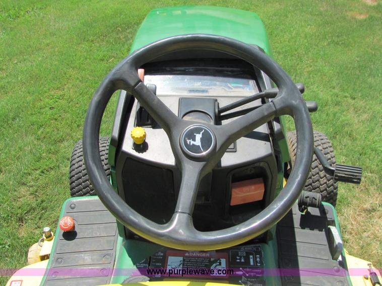 image for item 6794 1997 John Deere 425 riding lawn mower