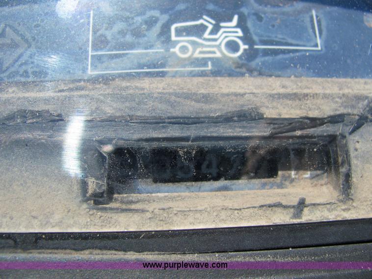 image for item 6794 1997 John Deere 425 riding lawn mower