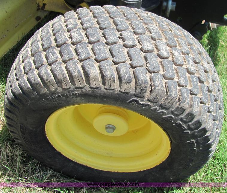 image for item 6794 1997 John Deere 425 riding lawn mower