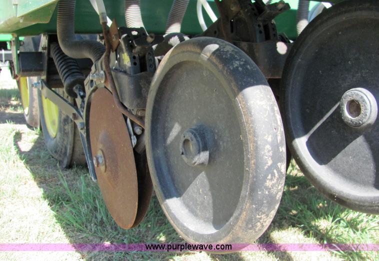image for item 6801 1993 John Deere 455 grain drill