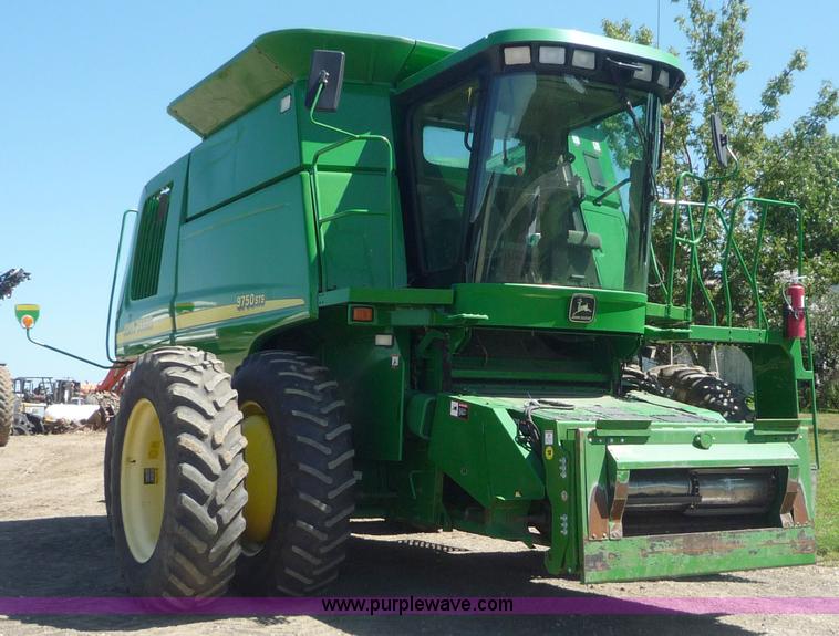 image for item 7003 2001 John Deere 9750STS combine