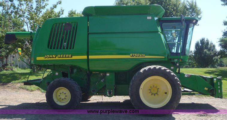image for item 7003 2001 John Deere 9750STS combine