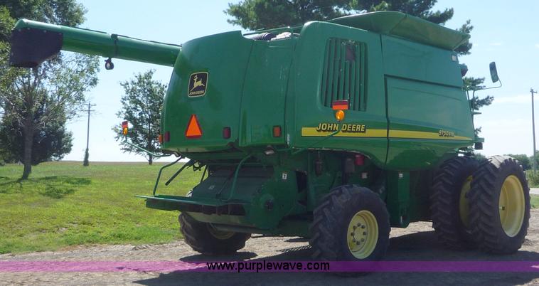 image for item 7003 2001 John Deere 9750STS combine