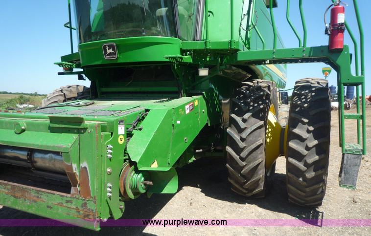 image for item 7003 2001 John Deere 9750STS combine