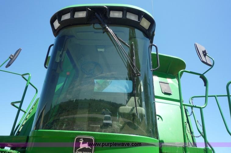 image for item 7003 2001 John Deere 9750STS combine