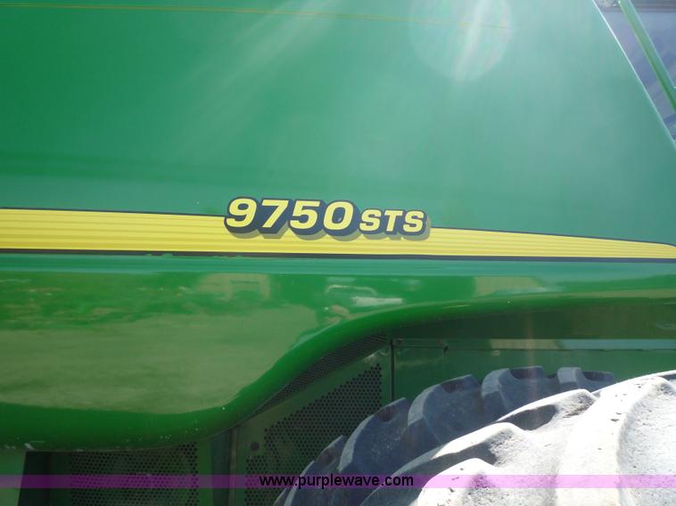 image for item 7003 2001 John Deere 9750STS combine