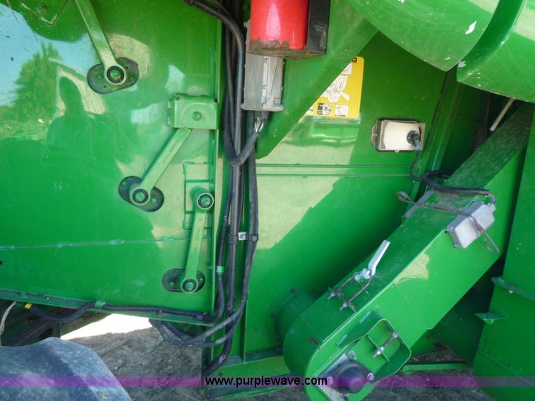 image for item 7003 2001 John Deere 9750STS combine