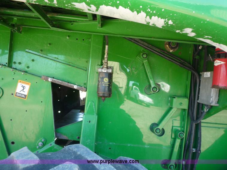 image for item 7003 2001 John Deere 9750STS combine