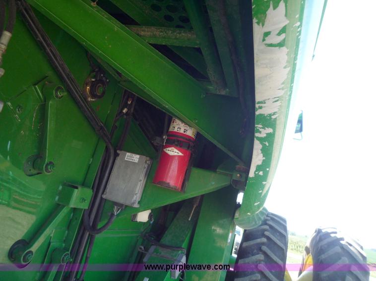 image for item 7003 2001 John Deere 9750STS combine