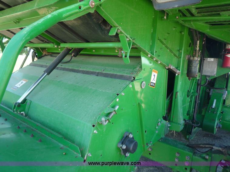 image for item 7003 2001 John Deere 9750STS combine
