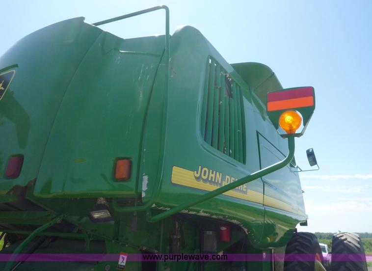 image for item 7003 2001 John Deere 9750STS combine