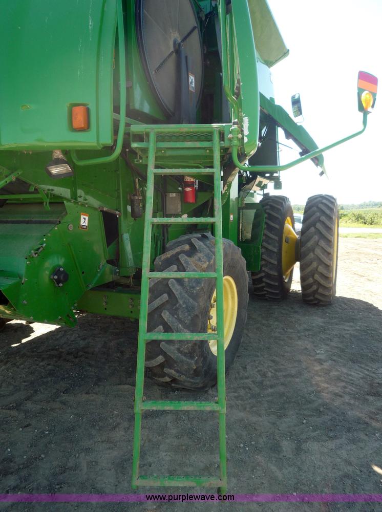 image for item 7003 2001 John Deere 9750STS combine