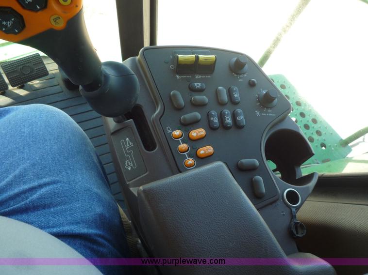 image for item 7003 2001 John Deere 9750STS combine