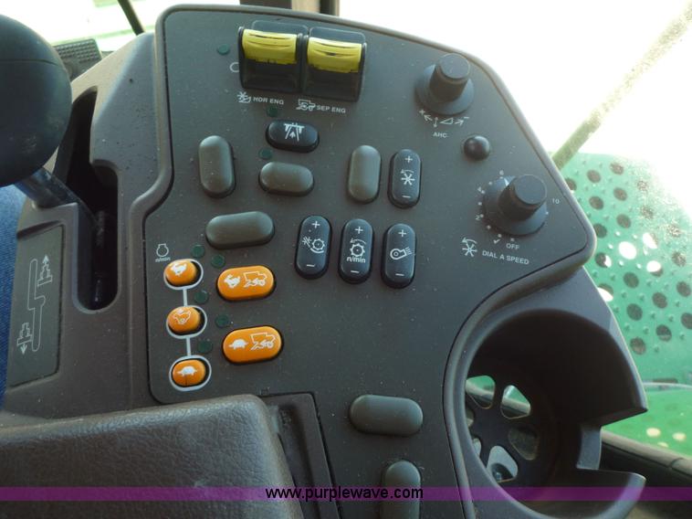 image for item 7003 2001 John Deere 9750STS combine