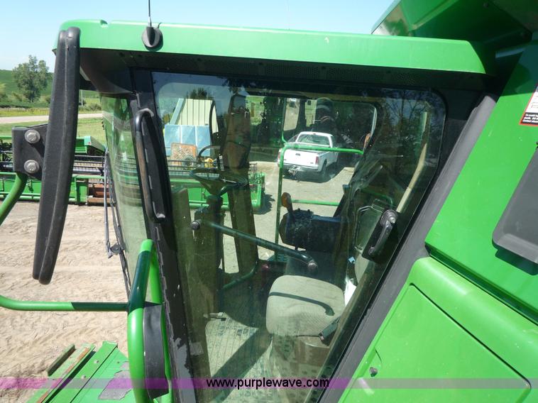 image for item 7003 2001 John Deere 9750STS combine