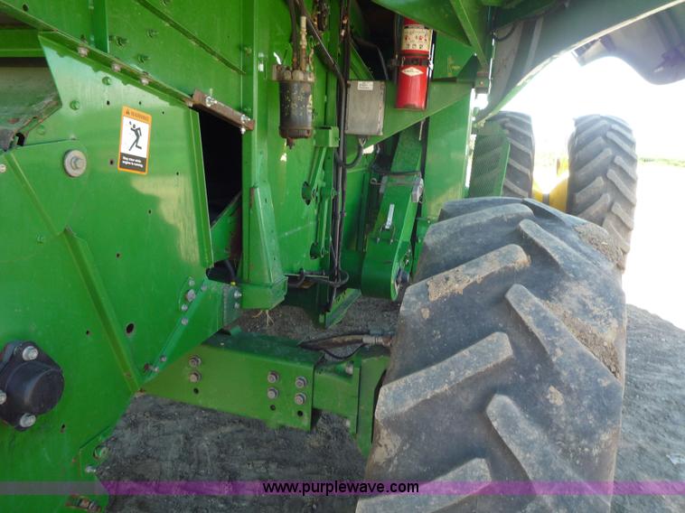 image for item 7003 2001 John Deere 9750STS combine