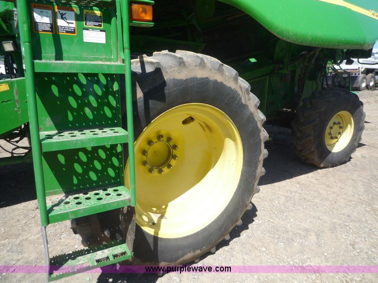 image for item 7003 2001 John Deere 9750STS combine