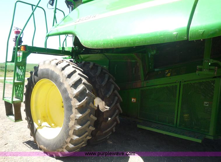image for item 7003 2001 John Deere 9750STS combine