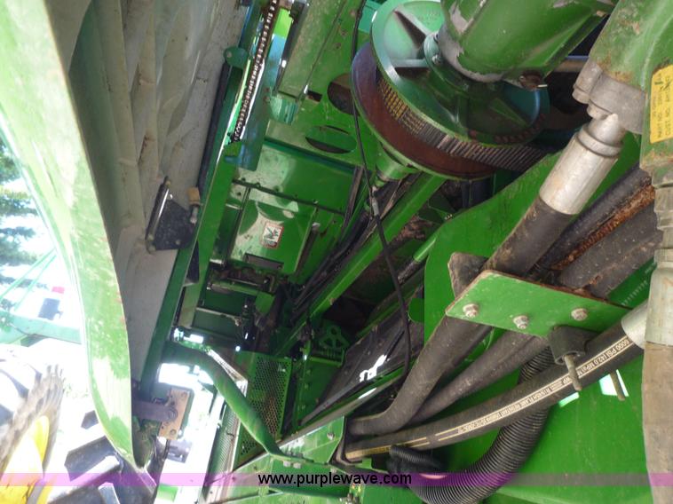 image for item 7003 2001 John Deere 9750STS combine