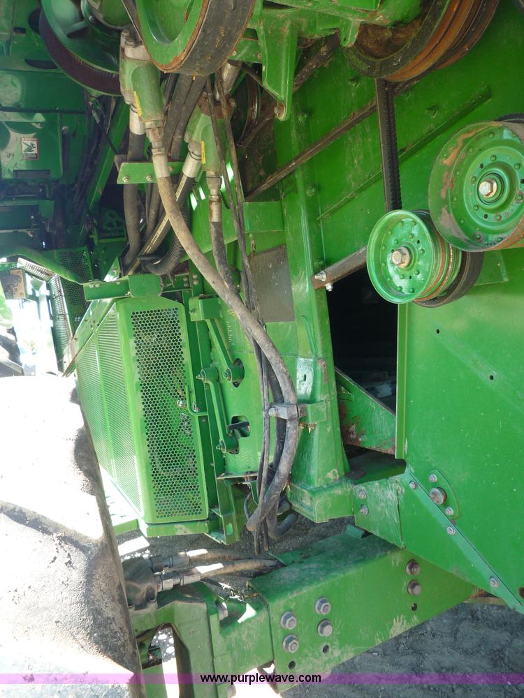 image for item 7003 2001 John Deere 9750STS combine