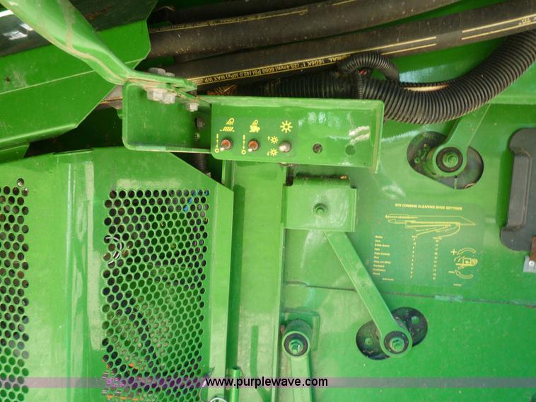 image for item 7003 2001 John Deere 9750STS combine
