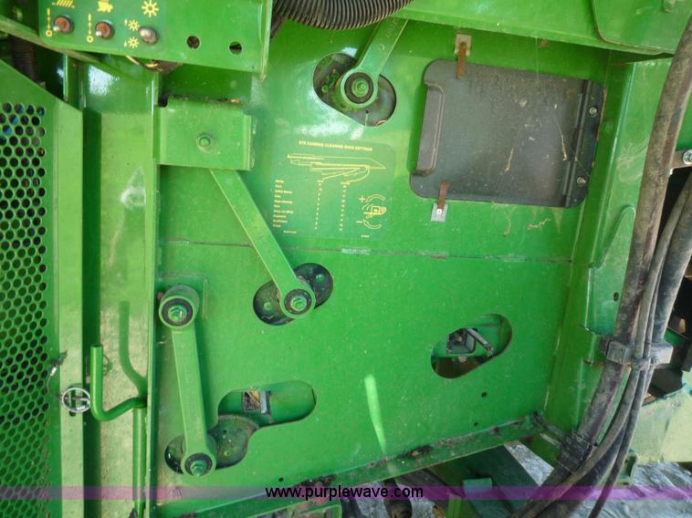 image for item 7003 2001 John Deere 9750STS combine