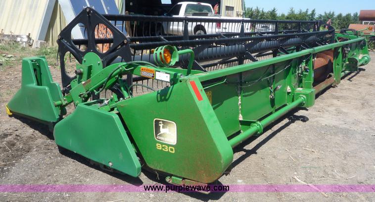 image for item 7004 1998 John Deere 930F flex platform
