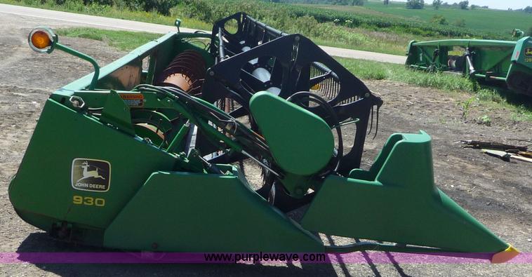 image for item 7004 1998 John Deere 930F flex platform